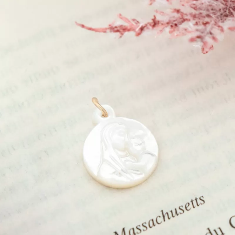 Perrine et Antoinette PENDENTIF MARGE Best